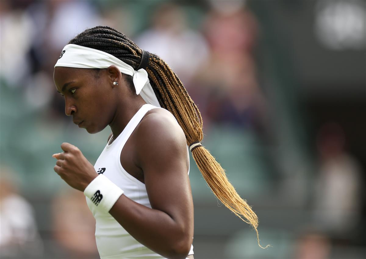 维尔茨左侧横敲埃基蒂克低射破门