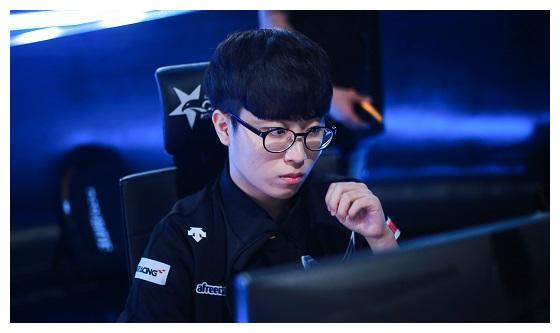 而在此背景 而在此背景