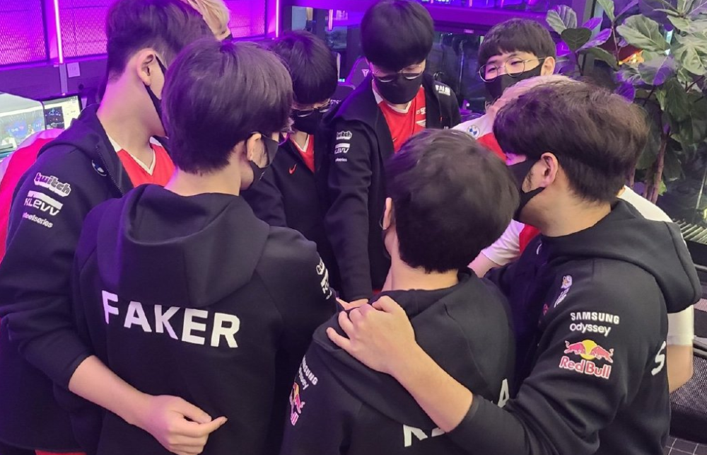 膀与手臂交 膀与手臂交